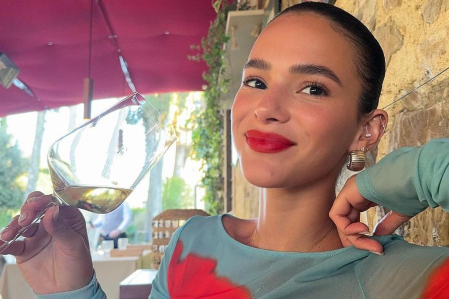 Assumidos! Bruna Marquezine ganha homenagem de João Guilherme