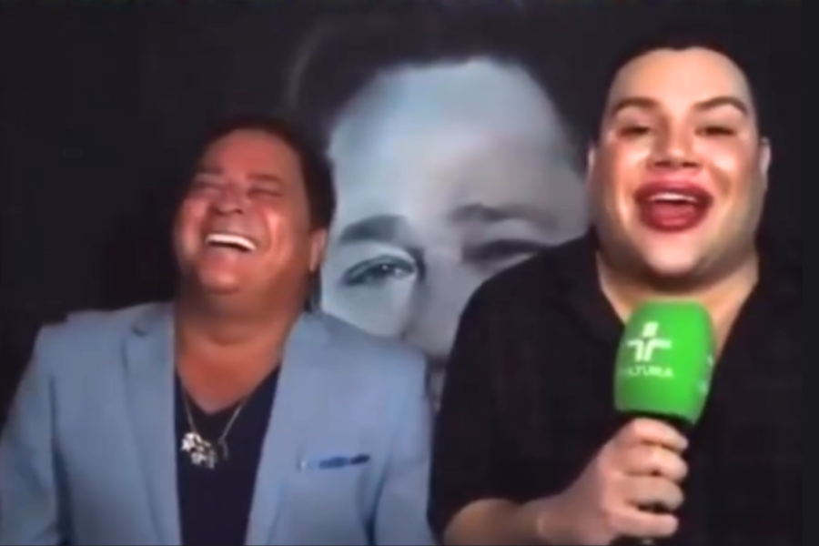 Leonardo tem crise de riso ao ver que repórter usa